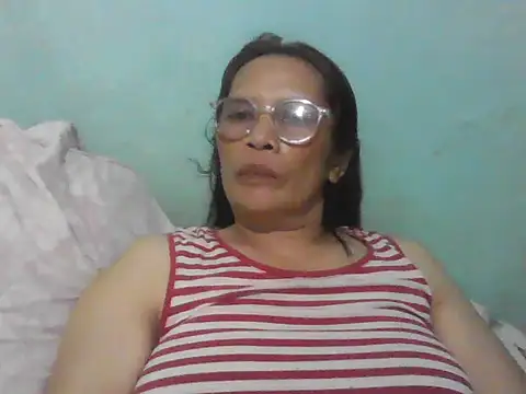 momshe2026 online show from May 28, 2026, 1:17 pm