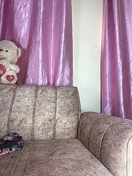 Sweet Linah1 online show from May 21, 2026, 12:02 pm