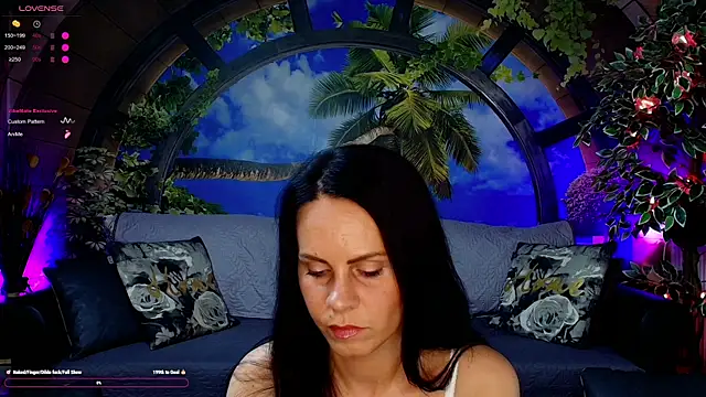 RoxanneBlize online show from May 25, 2026, 6:17 pm