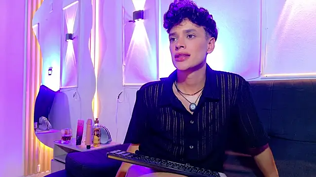 Ander asford77 online show from May 26, 2026, 12:36 pm