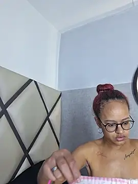 Zoee-Ross online show from May 27, 2026, 9:33 pm
