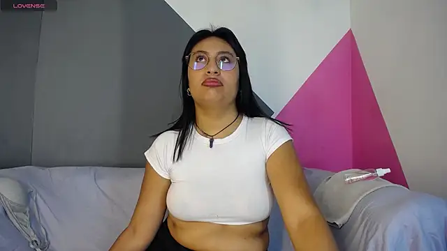 Girl Scarlett  online show from May 22, 2026, 12:03 pm