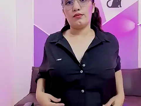 LizCatalina online show from May 26, 2026, 3:54 pm