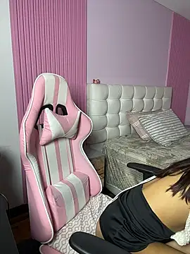 Snapshot of MoonLitDoll chatting on July 17, 2026, 10:07 pm MoonLitDoll online show from July 17, 2026, 10:07 pm