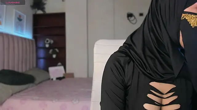  SweetAmira  online show from June 6, 2026, 3:34 am