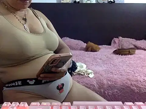 mommy-flabia online show from June 22, 2026, 1:44 am