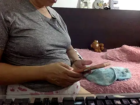 mommy-flabia online show from July 18, 2026, 1:58 am