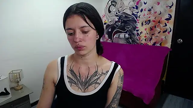 Lucia evans22 online show from June 9, 2026, 8:32 pm