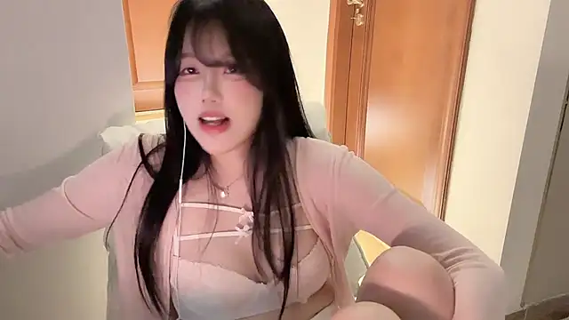 Snapshot of April_UU chatting on May 27, 2026, 2:02 pm April UU online show from May 27, 2026, 2:02 pm