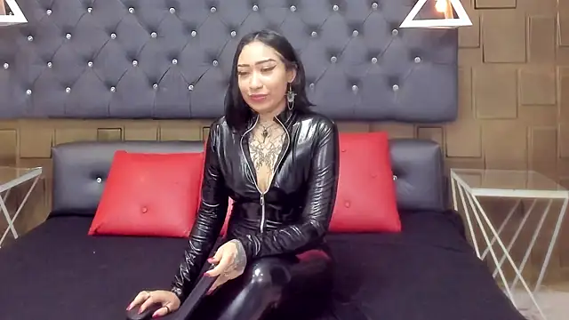 LennaCruz online show from May 31, 2026, 11:38 am