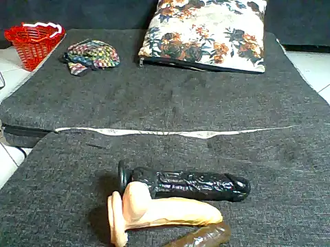 Snapshot of Sluutygarl chatting on July 14, 2026, 1:06 pm Sluutygarl online show from July 14, 2026, 1:06 pm