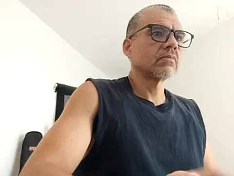 Gaceru01006 online show from May 25, 2026, 8:40 pm