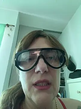 lulupiecitosamor online show from July 23, 2026, 12:46 pm