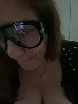 lulupiecitosamor online show from July 22, 2026, 12:51 pm