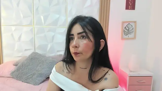 Anniee 333 online show from July 28, 2026, 1:32 pm