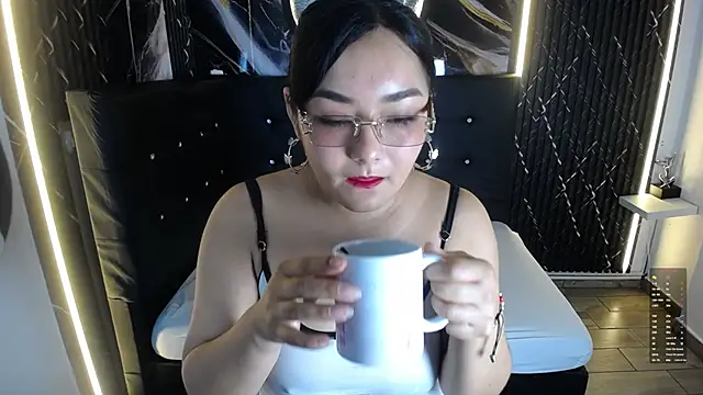 Alejandra Monroy online show from May 27, 2026, 8:05 pm