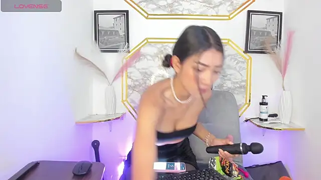 jaulyn 18   online show from June 9, 2026, 6:42 pm