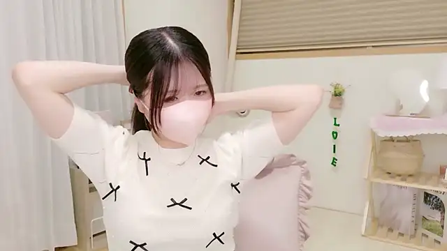Snapshot of Yuinyaaa chatting on June 4, 2026, 7:24 am Yuinyaaa online show from June 4, 2026, 7:24 am