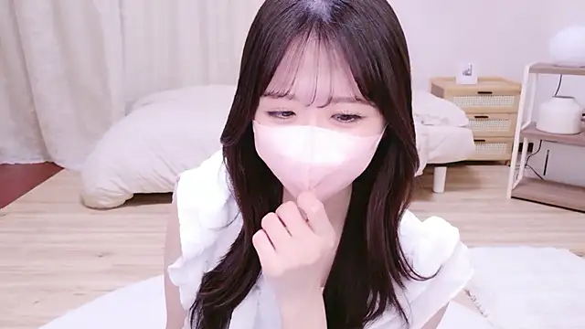 Snapshot of Yuinyaaa chatting on July 26, 2026, 7:15 am Yuinyaaa online show from July 26, 2026, 7:15 am