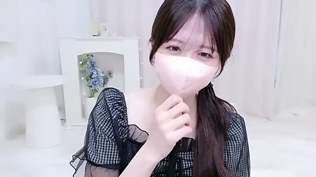Snapshot of Yuinyaaa chatting on July 27, 2026, 7:04 am Yuinyaaa online show from July 27, 2026, 7:04 am