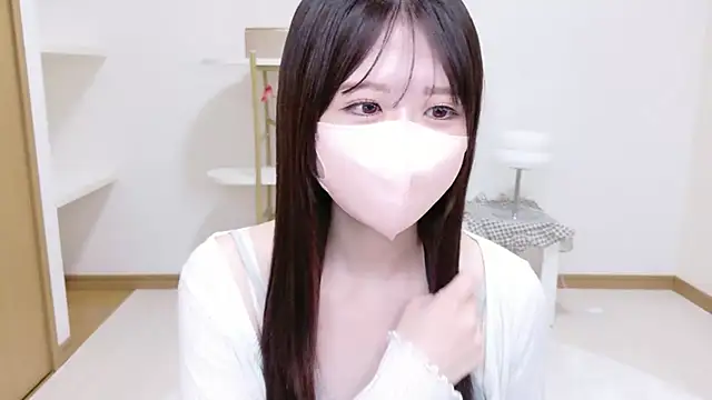 Snapshot of Yuinyaaa chatting on July 25, 2026, 7:05 am Yuinyaaa online show from July 25, 2026, 7:05 am