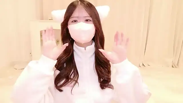 Snapshot of Yuinyaaa chatting on June 28, 2026, 10:32 am Yuinyaaa online show from June 28, 2026, 10:32 am