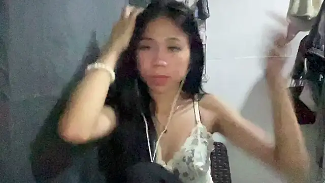 Snapshot of amberluiss chatting on June 1, 2026, 1:55 pm amberluiss online show from June 1, 2026, 1:55 pm