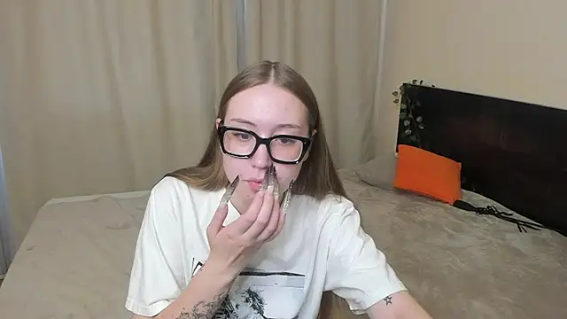  kitti meow  online show from July 25, 2026, 6:32 am