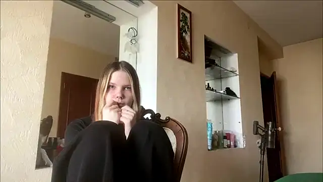 SusanaLeichty online show from July 16, 2026, 4:37 pm
