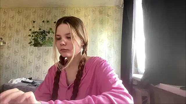 SusanaLeichty online show from July 20, 2026, 2:52 pm