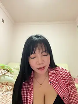qinqin520 online show from May 30, 2026, 4:45 pm