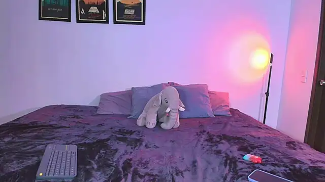 Snapshot of nathaly_evans1 chatting on May 26, 2026, 4:10 am nathaly evans1 online show from May 26, 2026, 4:10 am