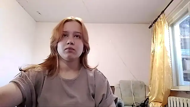 Snapshot of PolyaMilk chatting on June 7, 2026, 2:44 pm PolyaMilk online show from June 7, 2026, 2:44 pm