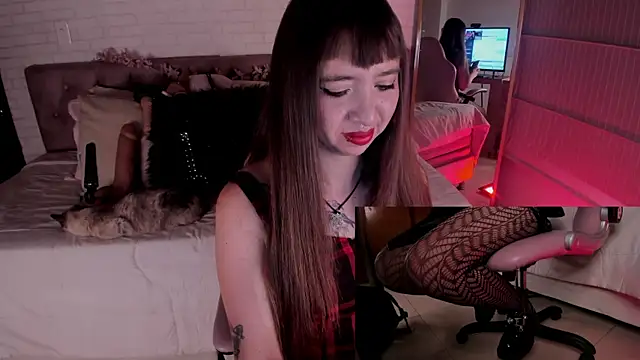 Scarlett  Cooper  1 online show from July 16, 2026, 1:30 pm