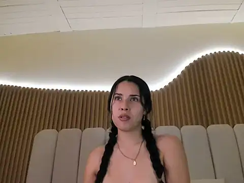 ElaVictoria online show from July 28, 2026, 9:36 pm