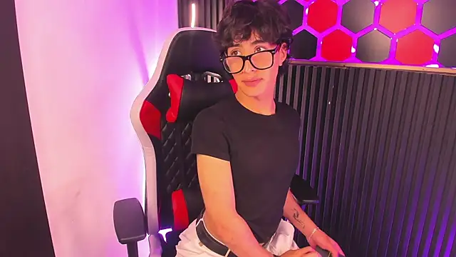 SantyFoxxs online show from July 12, 2026, 3:40 am