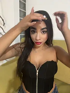 Snapshot of BellaRicciX_X chatting on May 26, 2026, 11:36 pm BellaRicciX X online show from May 26, 2026, 11:36 pm