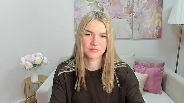 RoxyReignn online show from July 4, 2026, 9:41 pm