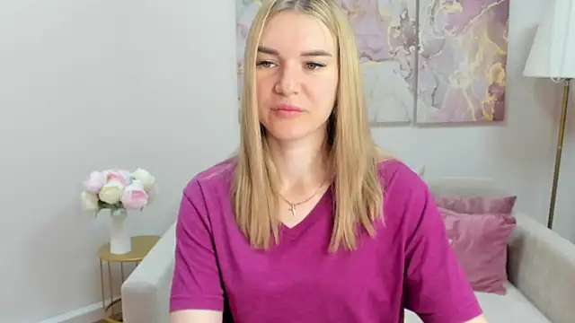 RoxyReignn online show from July 24, 2026, 9:22 pm