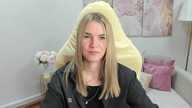 RoxyReignn online show from July 29, 2026, 9:25 pm