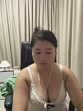 Snapshot of Luckysisi-s chatting on July 30, 2026, 1:10 pm Luckysisi-s online show from July 30, 2026, 1:10 pm