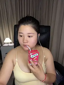 Snapshot of Luckysisi-s chatting on June 6, 2026, 1:27 pm Luckysisi-s online show from June 6, 2026, 1:27 pm