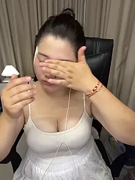 Snapshot of Luckysisi-s chatting on June 14, 2026, 2:07 pm Luckysisi-s online show from June 14, 2026, 2:07 pm
