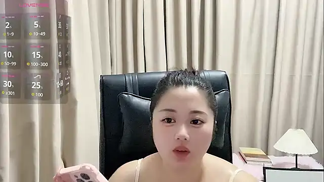 Snapshot of Luckysisi-s chatting on June 25, 2026, 3:37 am Luckysisi-s online show from June 25, 2026, 3:37 am