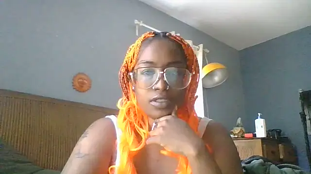 CloverGirlxo online show from June 1, 2026, 4:06 pm