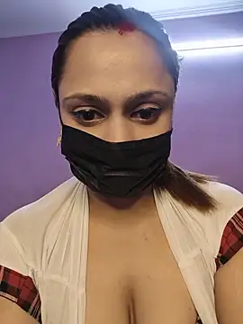 Dezler Queen online show from May 27, 2026, 8:54 am