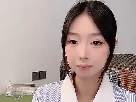 Yoyo33355 online show from May 28, 2026, 3:03 am