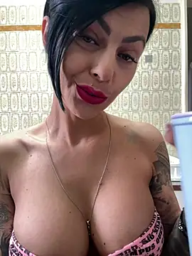 Snapshot of 1HelenRose chatting on June 23, 2026, 1:20 pm 1HelenRose online show from June 23, 2026, 1:20 pm