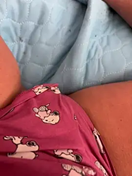 elizabethenglishrosey online show from July 6, 2026, 10:22 am