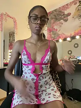 LolaLooney online show from July 30, 2026, 11:48 pm